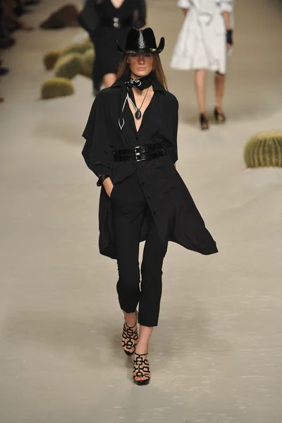 Look 19